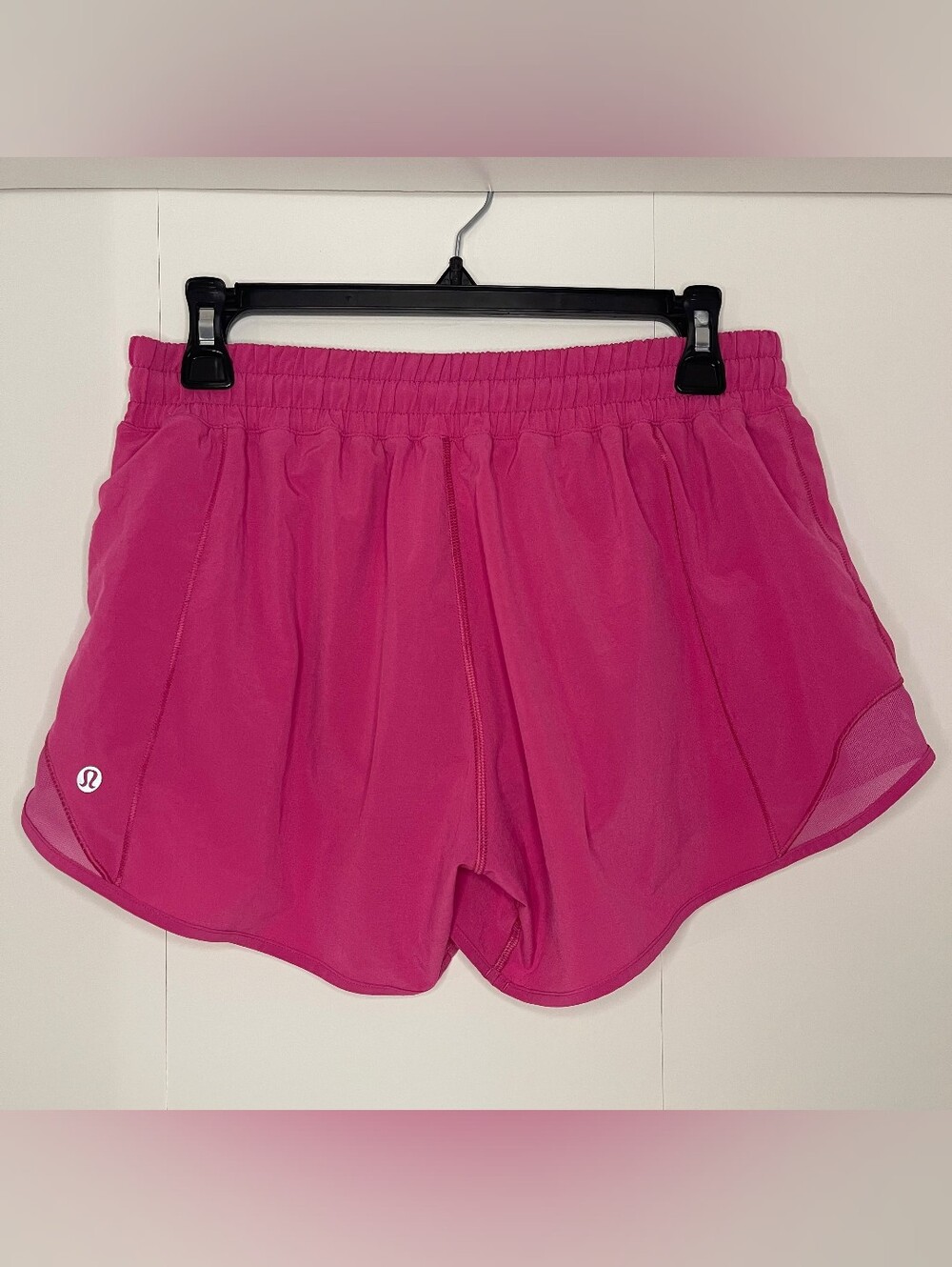Lululemon Size 8 Hotty Hot High-Rise Lined Shorts 4" Sonic Pink